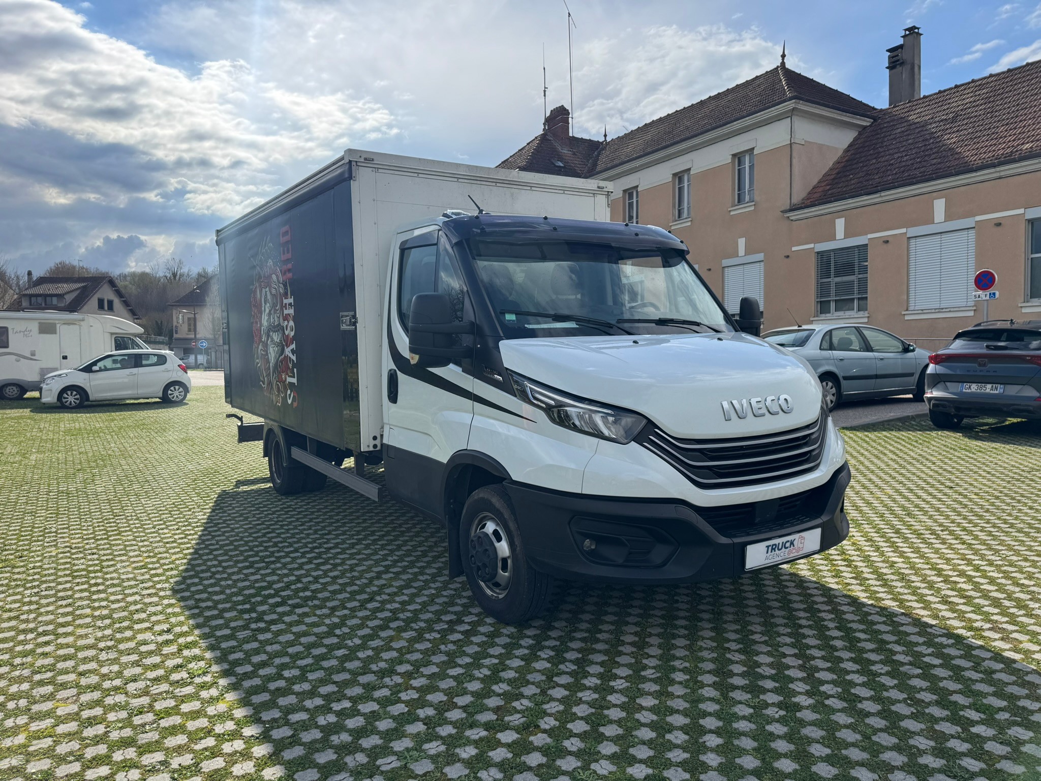 Vehicule IVECO DAILY HI MATIC 35-180 Rideaux Coulissants 3 Places