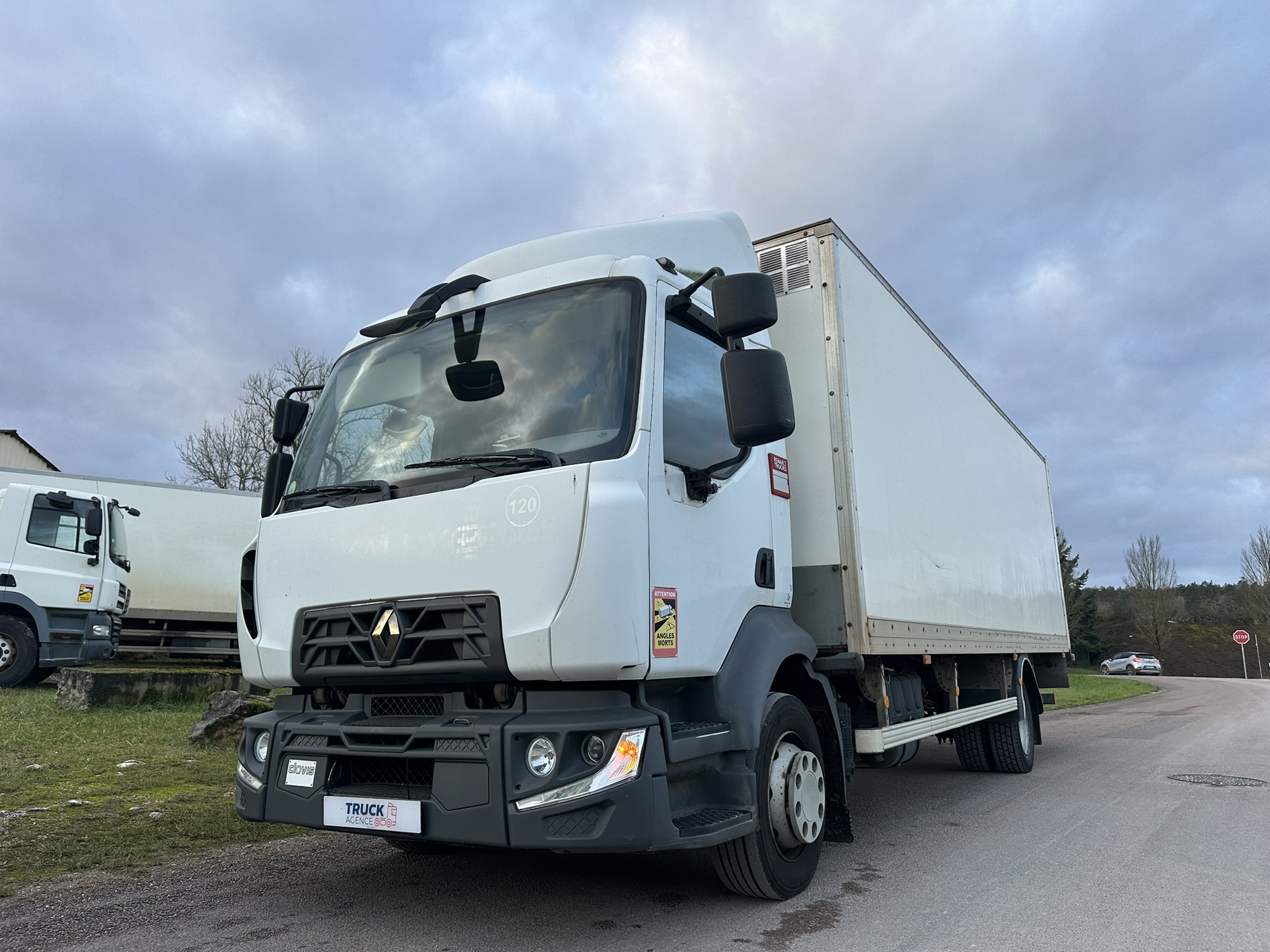Vehicule RENAULT D12 MED P4X2 210 E6 Carrosserie Hatty