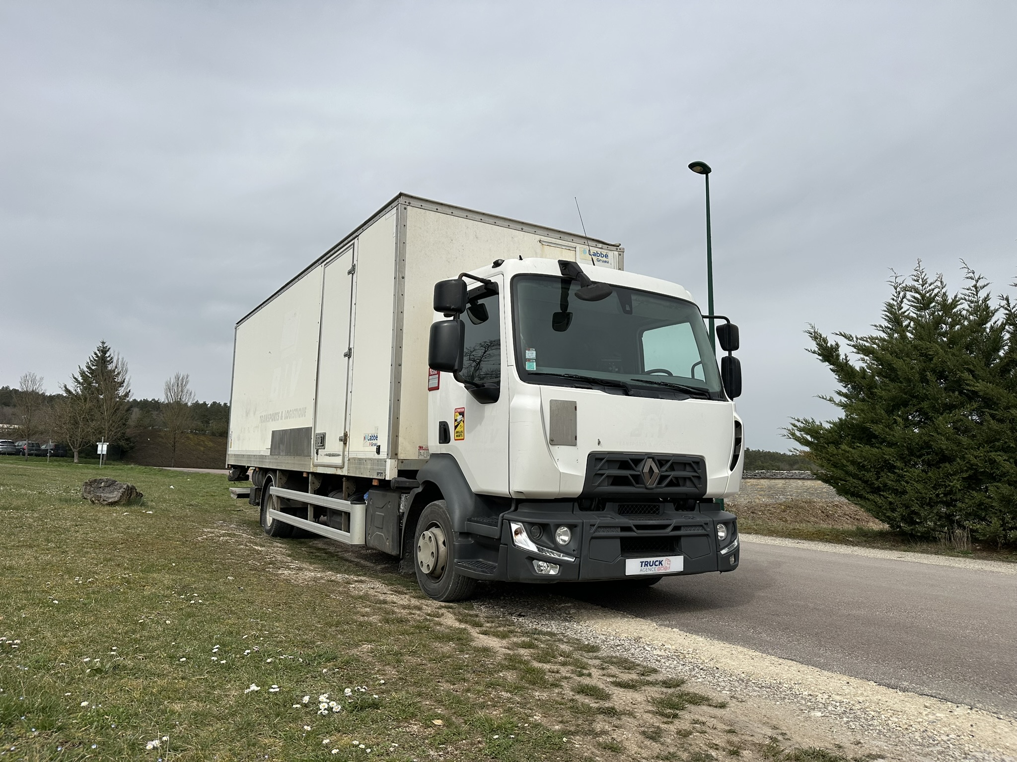 Vehicule RENAULT D12 LOW P 210 E6 Carrosserie LABBE Gruau