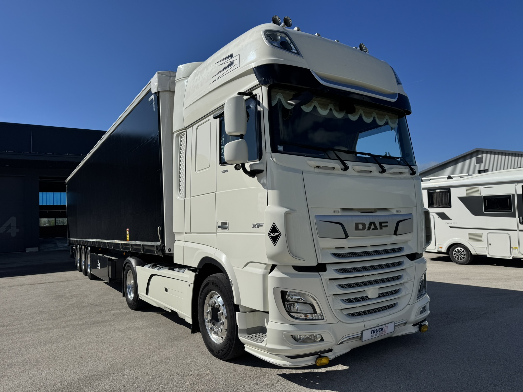 Vehicule DAF XF 530 FT