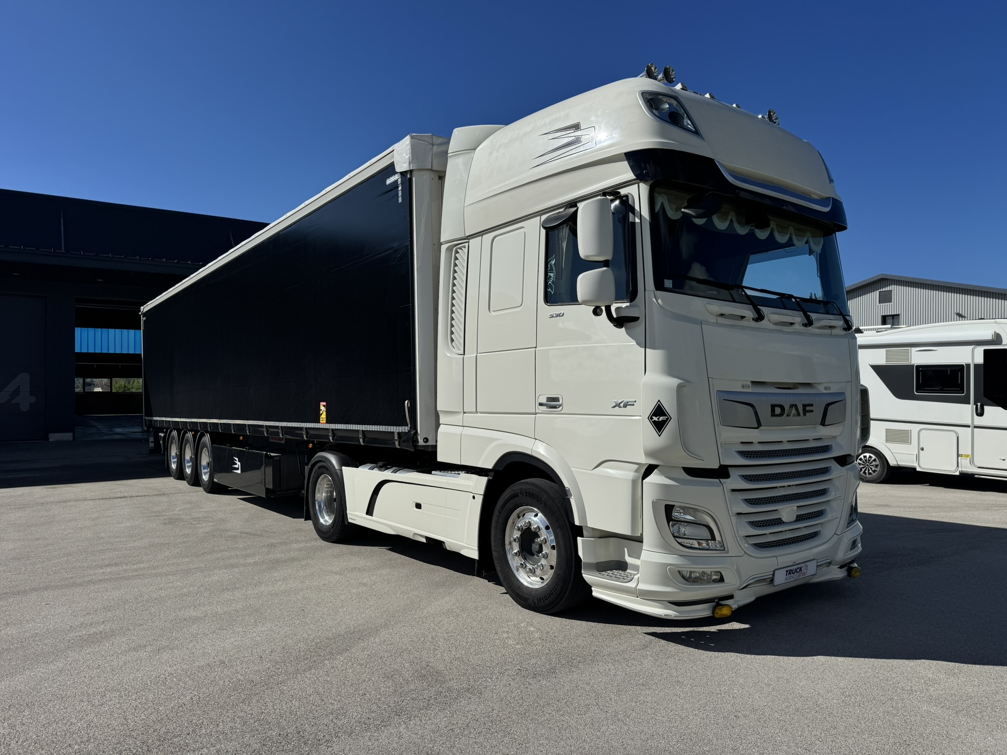 Vehicule DAF XF 530 FT Semi-remorque PLSC FRUEHAUF