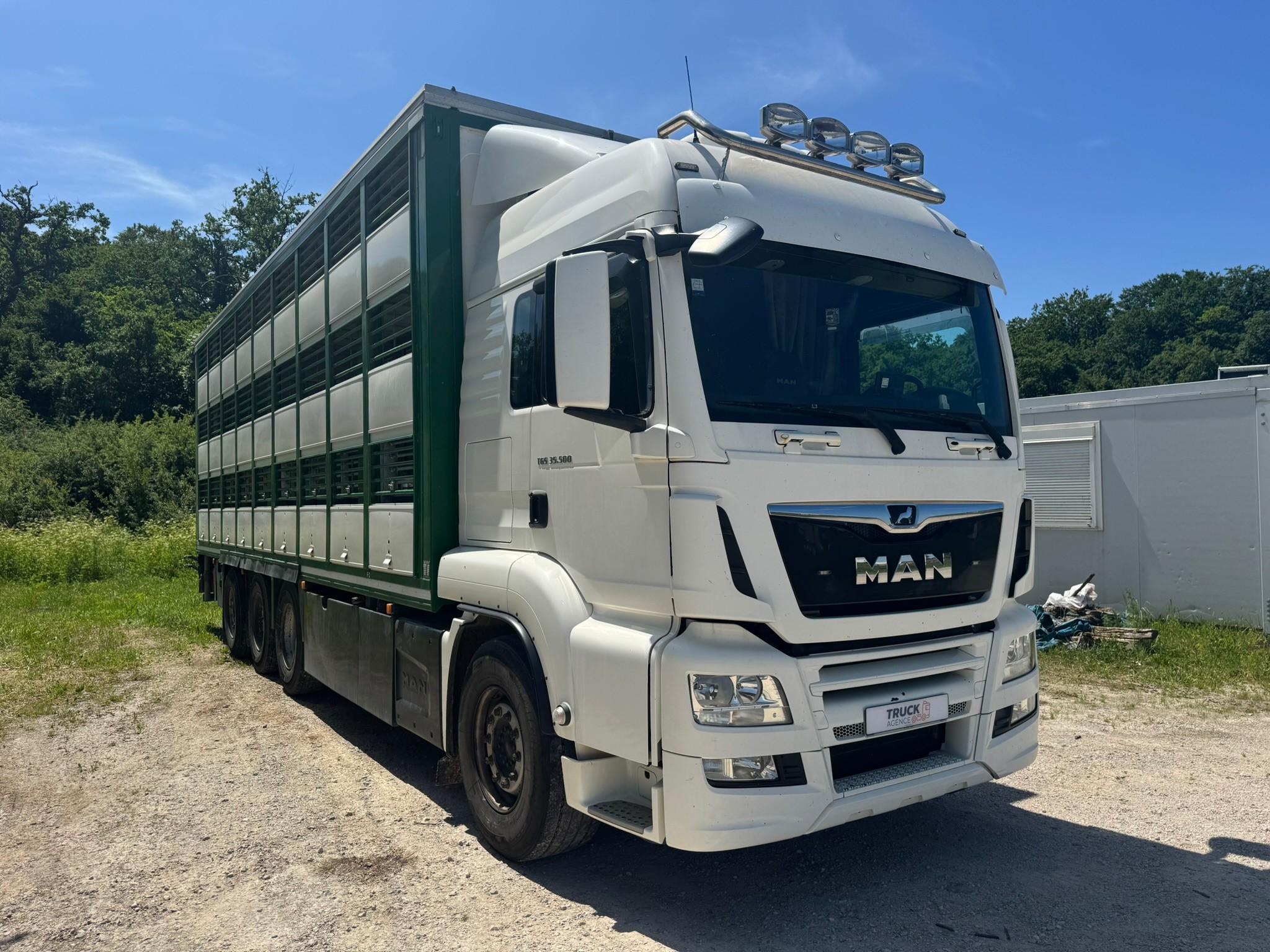 Vehicule MAN TGS 35.500 8X4*4 Tridem Bétaillère GUITTON