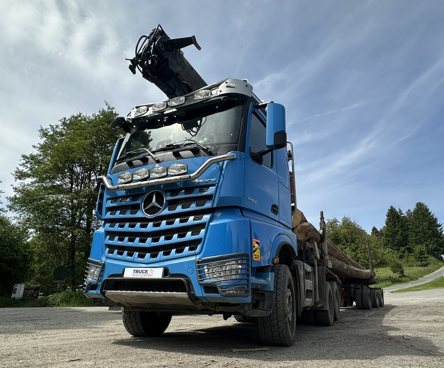 Vehicule Ensemble MERCEDES Arocs 6X4 3363 Grue LOGLIFT F251580 + Arrière train forestier DOLL
