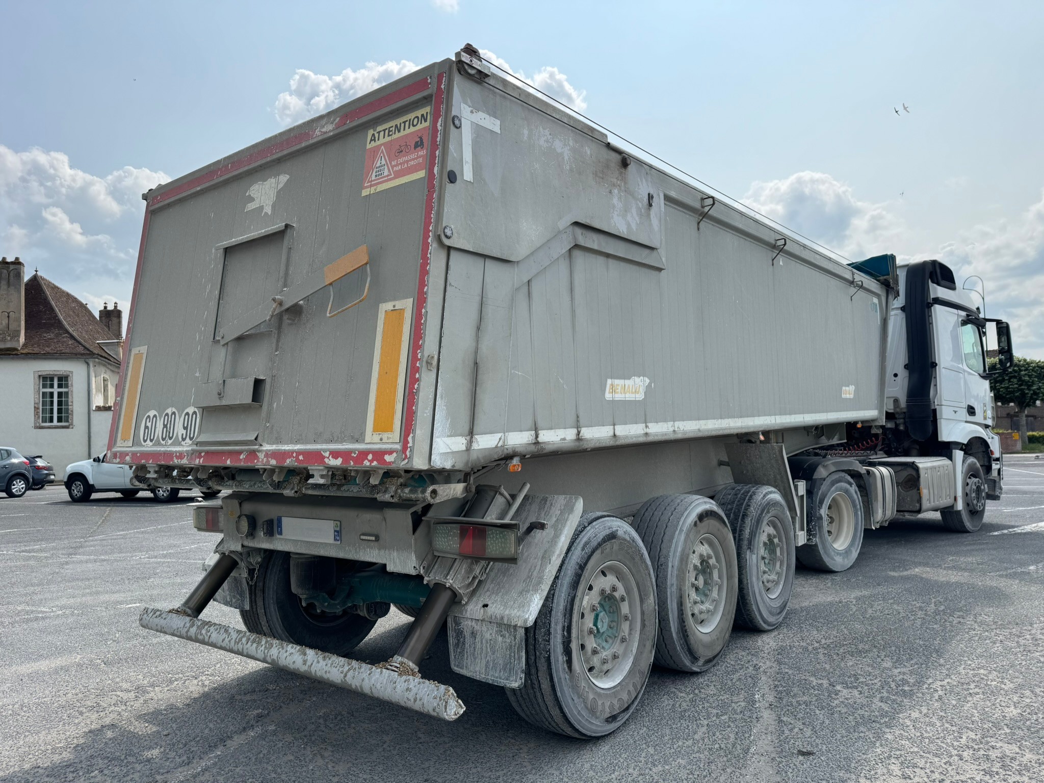 Vehicule SEMI REMORQUE BENNE BENALU MULTIRUNNER