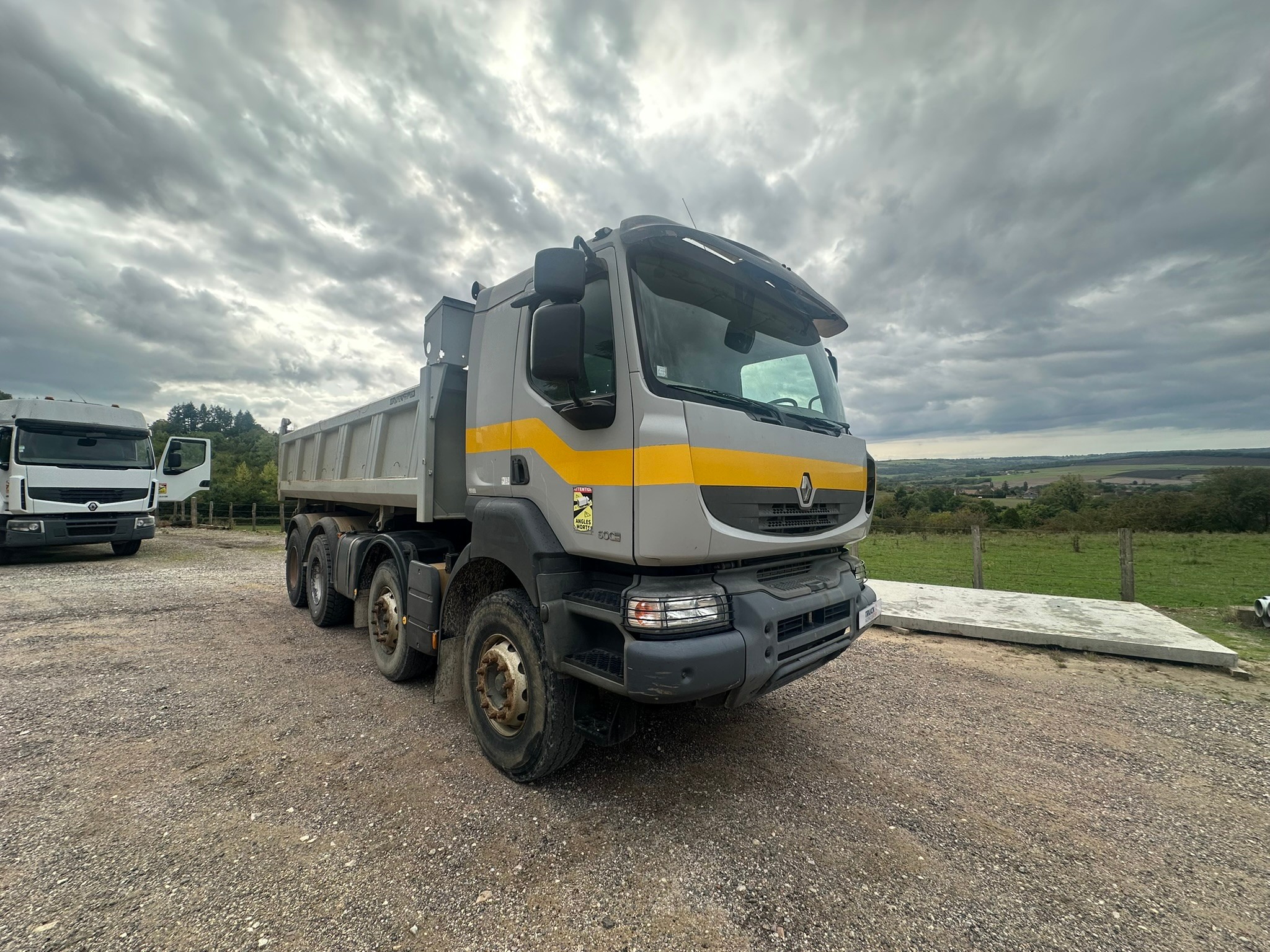 Vehicule RENAULT KERAX 500 DXi 13 8×4 Bi-Benne MEILLER