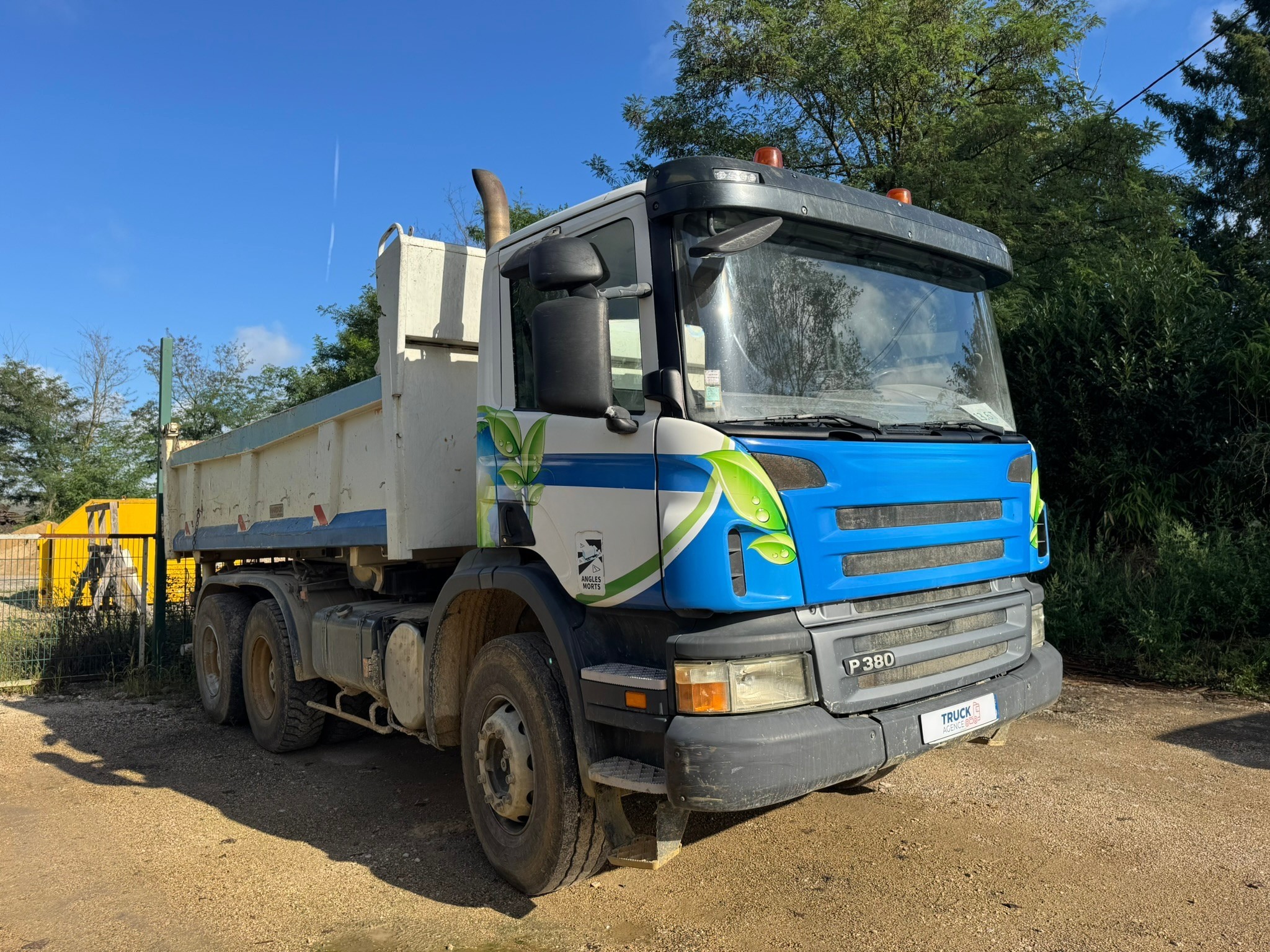 Vehicule SCANIA 6X4 P380 BI-BENNE HARDOX