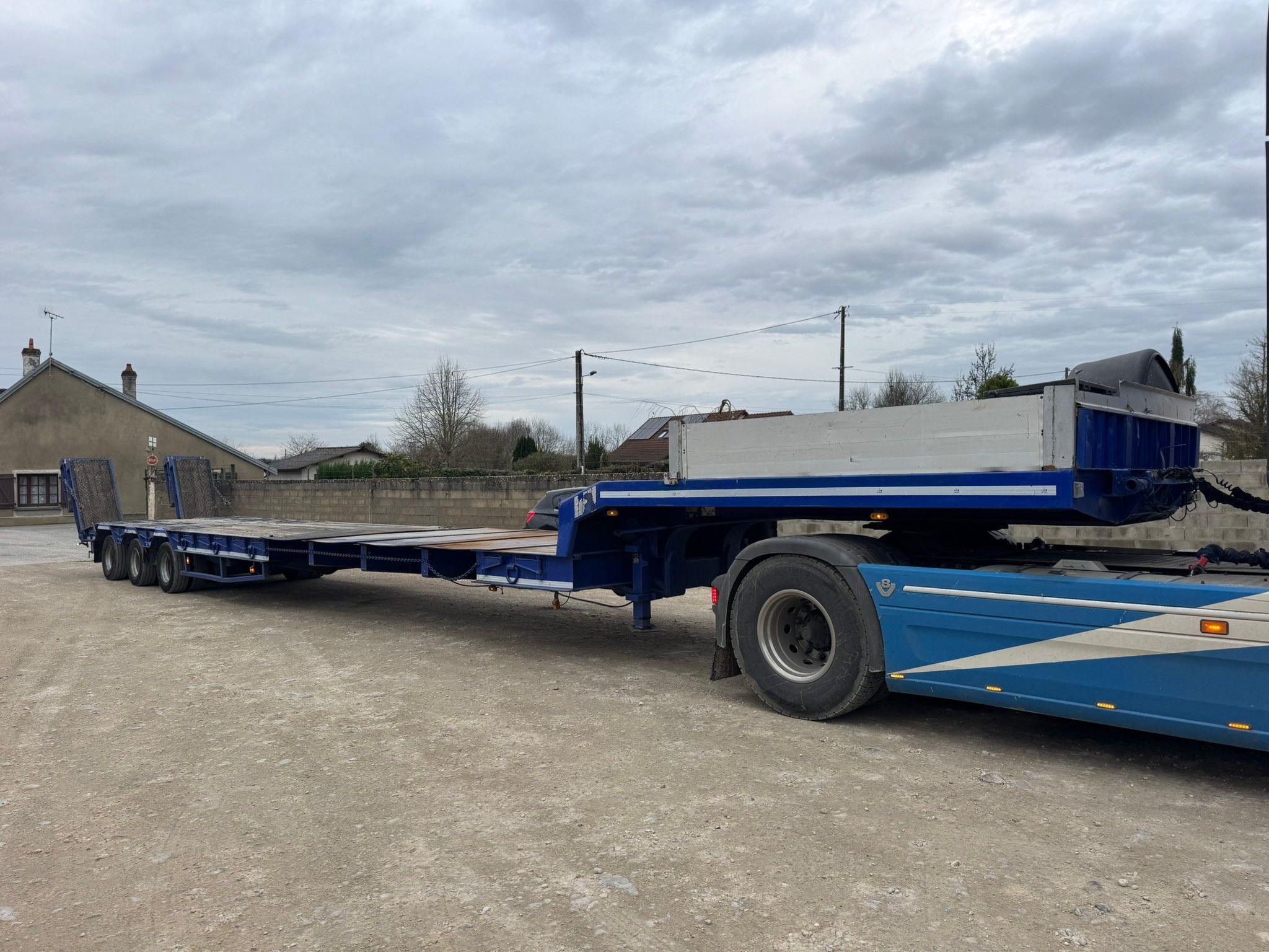 Vehicule Semi-remorque Porte engins DEMICO 3 essieux