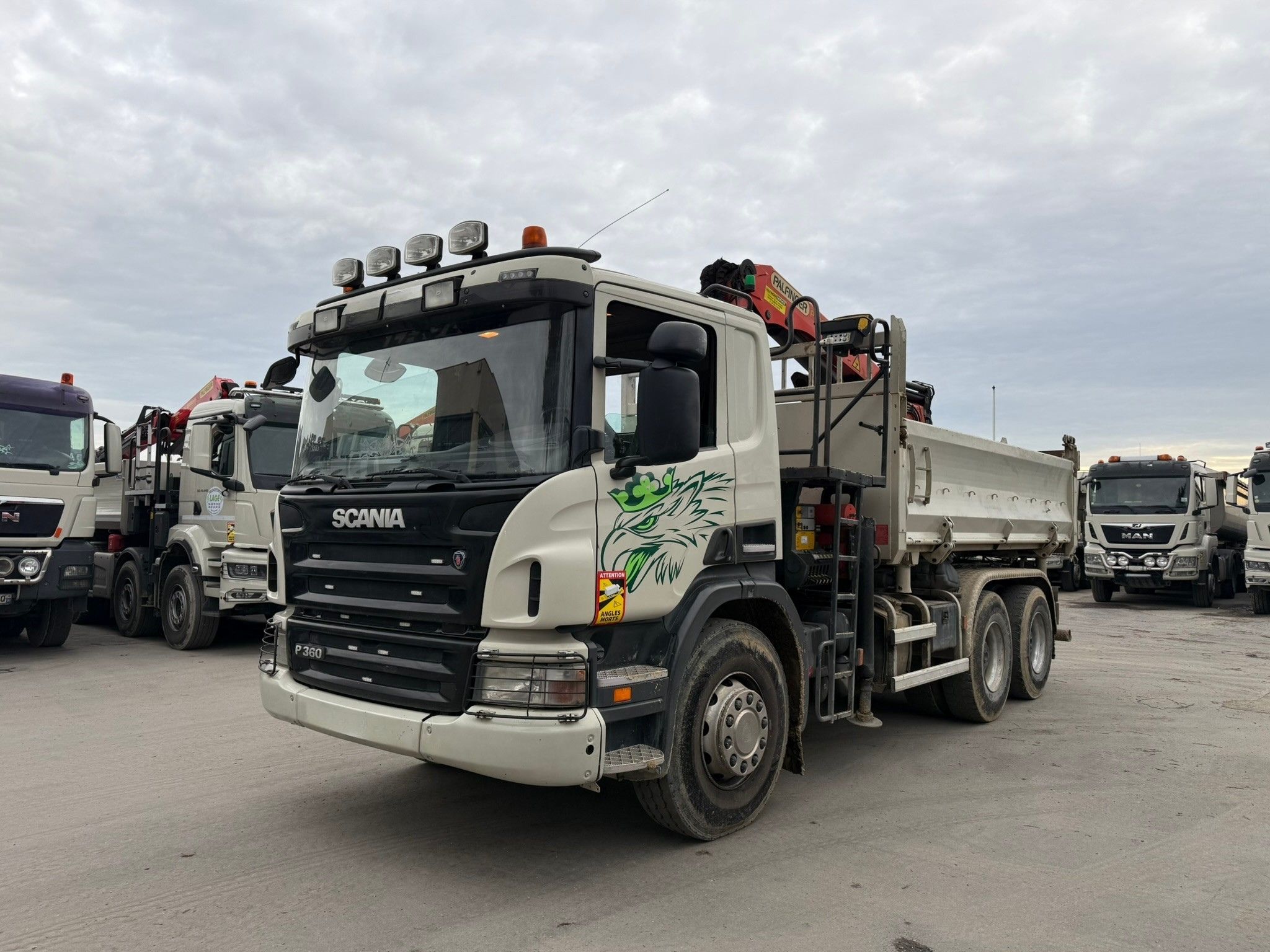 Vehicule CAMION BENNE ET GRUE SCANIA P360 6×4
