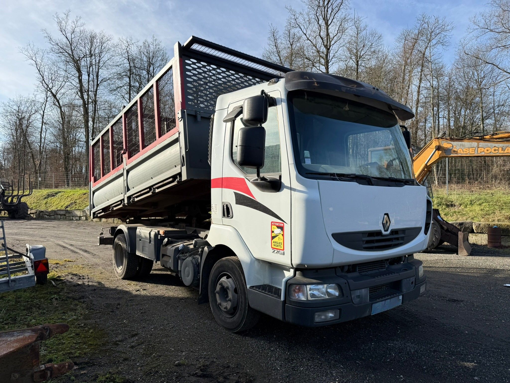 Vehicule CAMION BENNE RENAULT MIDLUM 220 DXi 4×2