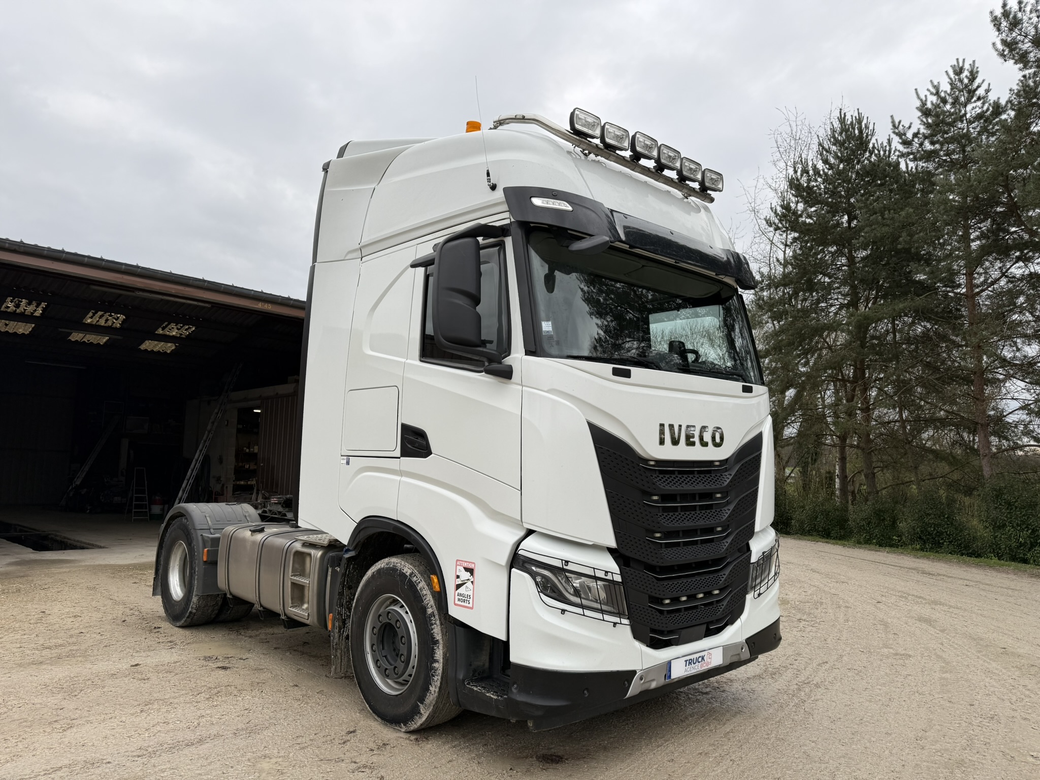 Vehicule IVECO X-WAY 490