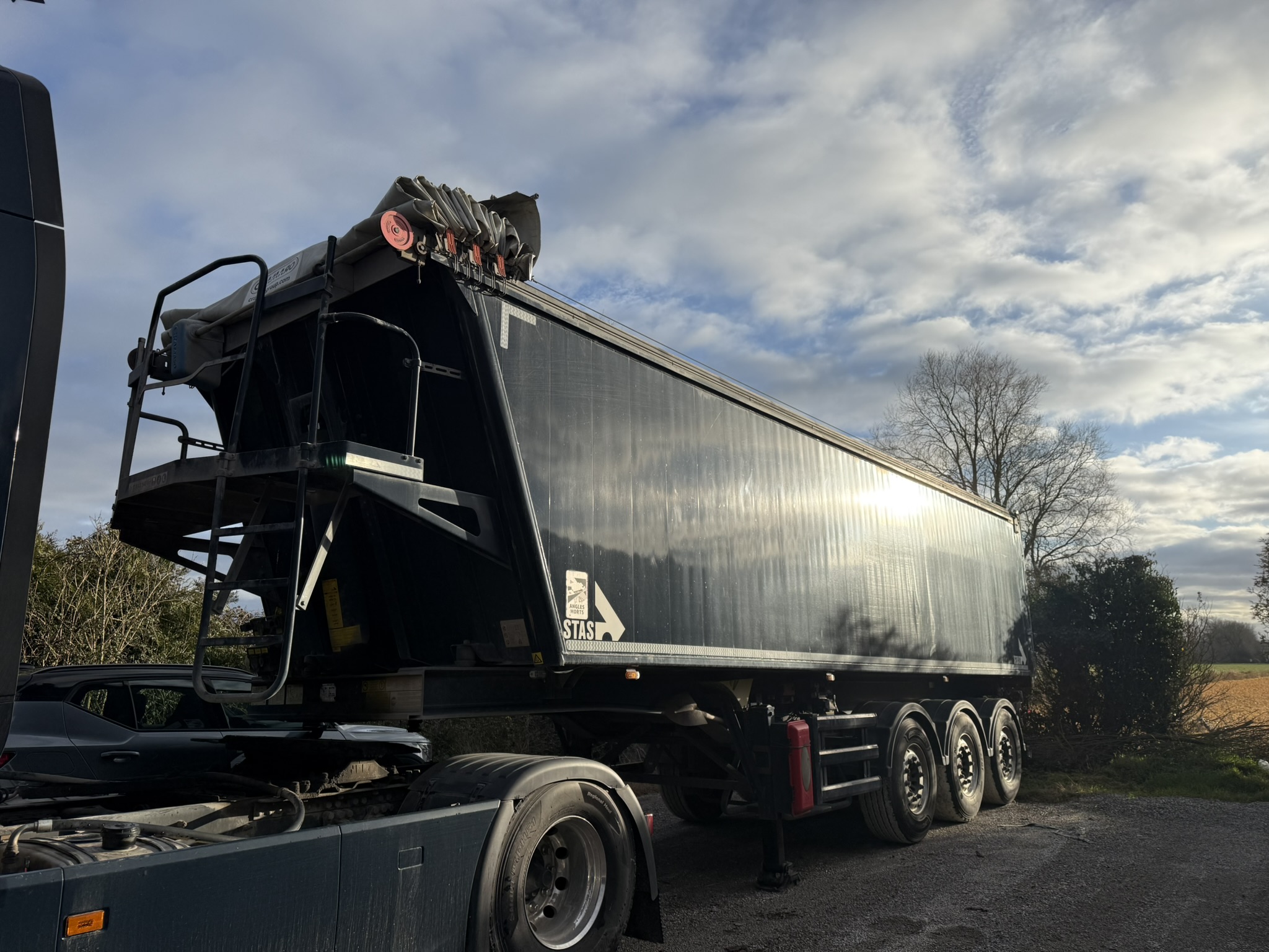 Vehicule SEMI REMORQUE BENNE STAS 42 m2 Bâchage électrique