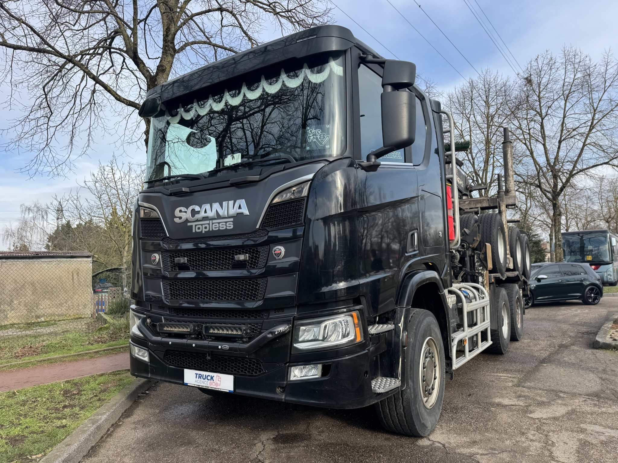 Vehicule SCANIA V8 R650 A6X4HA – Arrière train forestier FRIEDERICH- Grue LOGLIFT 281S