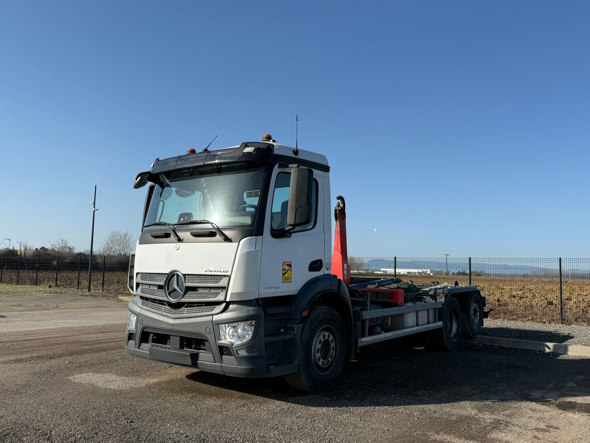Vehicule CAMION MERCEDES ANTOS 2543 6X2 BRAS DALBY