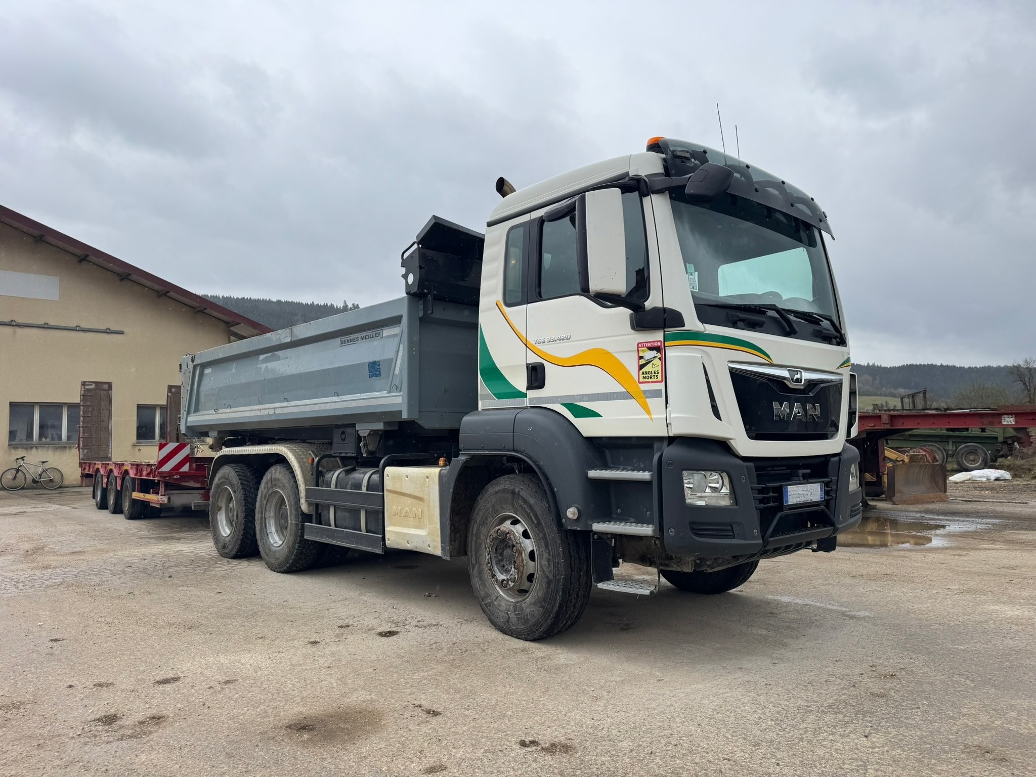 Vehicule MAN TGS 33.420 6X4 BI-BENNE MEILLER Porte arrière hydraulique