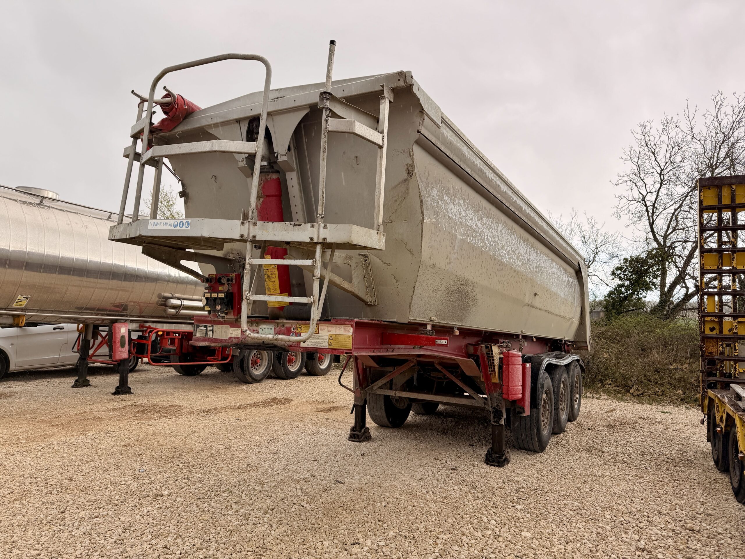 Vehicule Benne STAS 3 essieux