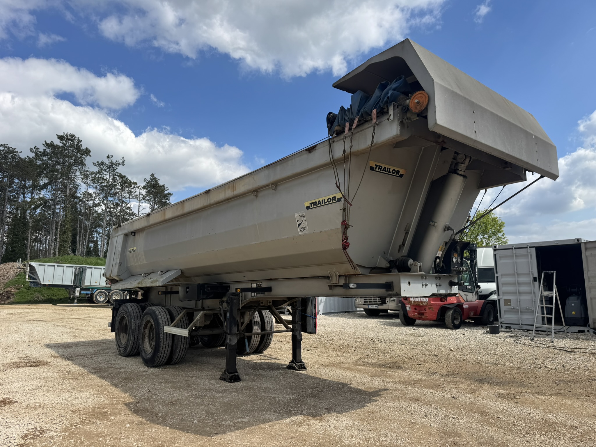 Vehicule SEMI REMORQUE BENNE TP TRAILOR