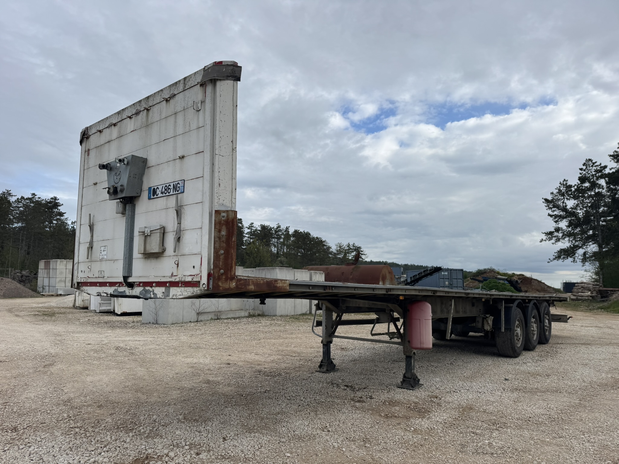 Vehicule SEMI REMORQUE SAMRO PLATEAU