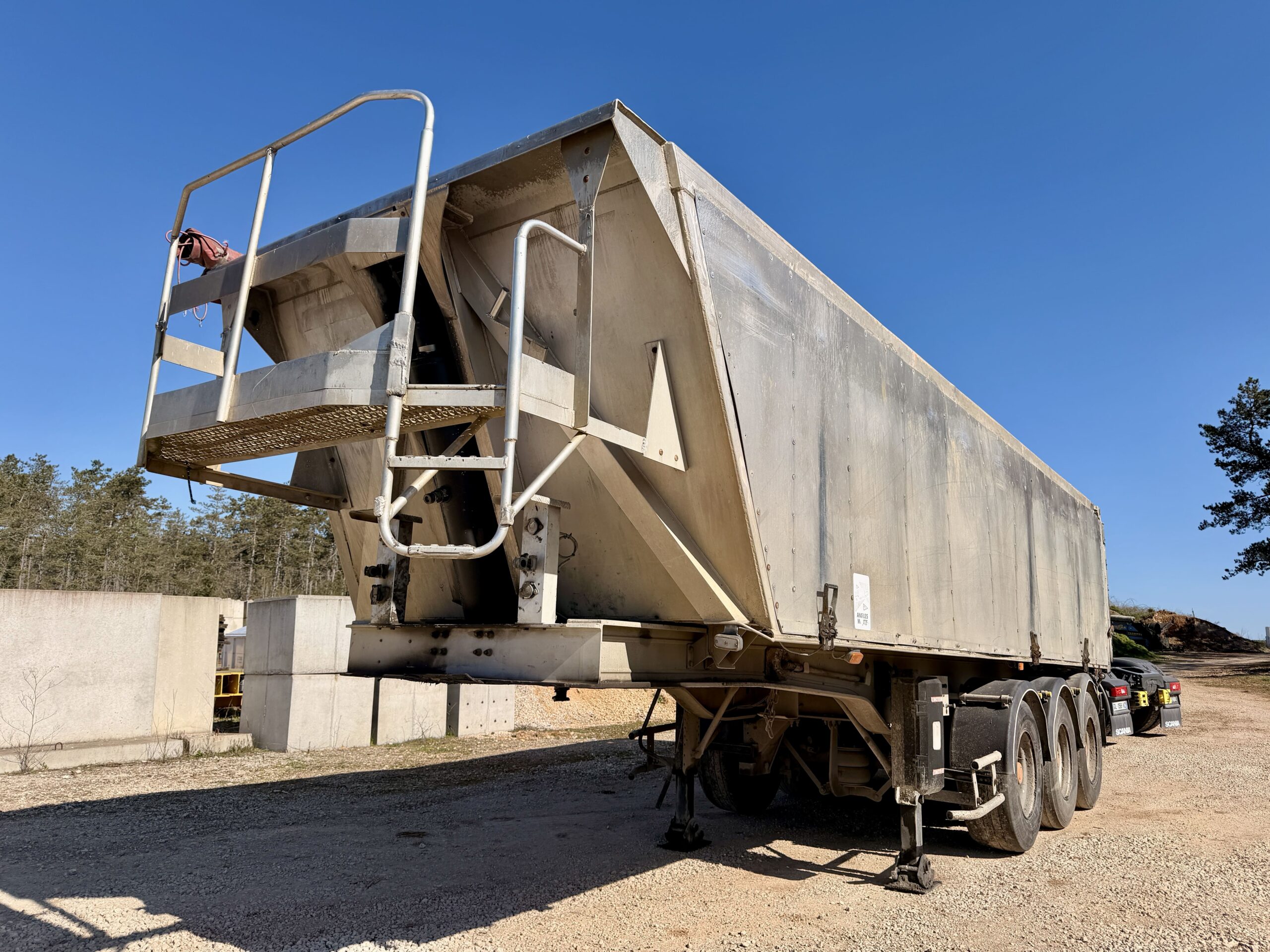 Vehicule SEMI-REMORQUE BENNE TP GENERAL TRAILOR