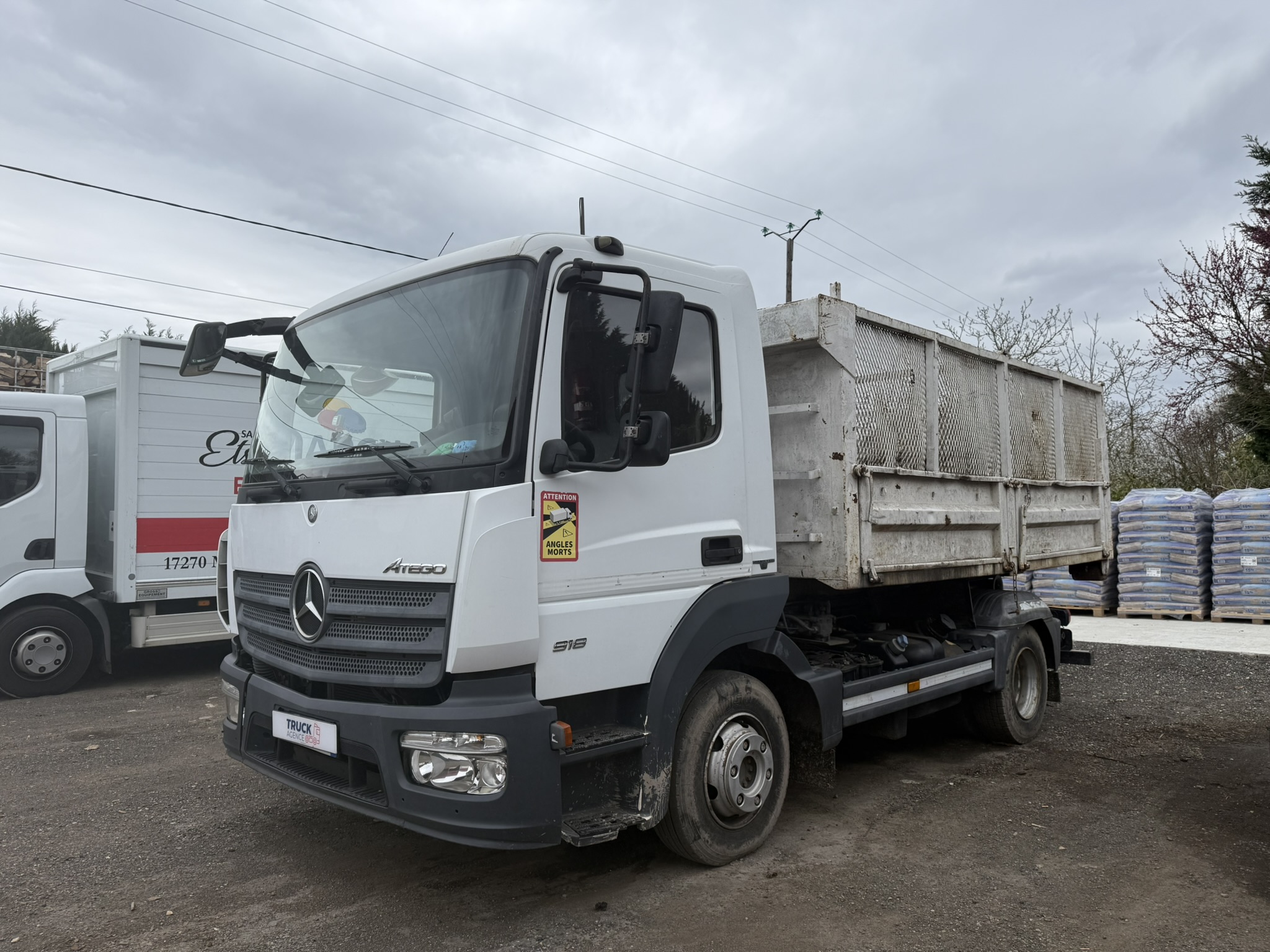 Vehicule CAMION MERCEDES ATEGO 918 4X2 BRAS AMPLIROLL ET BENNE