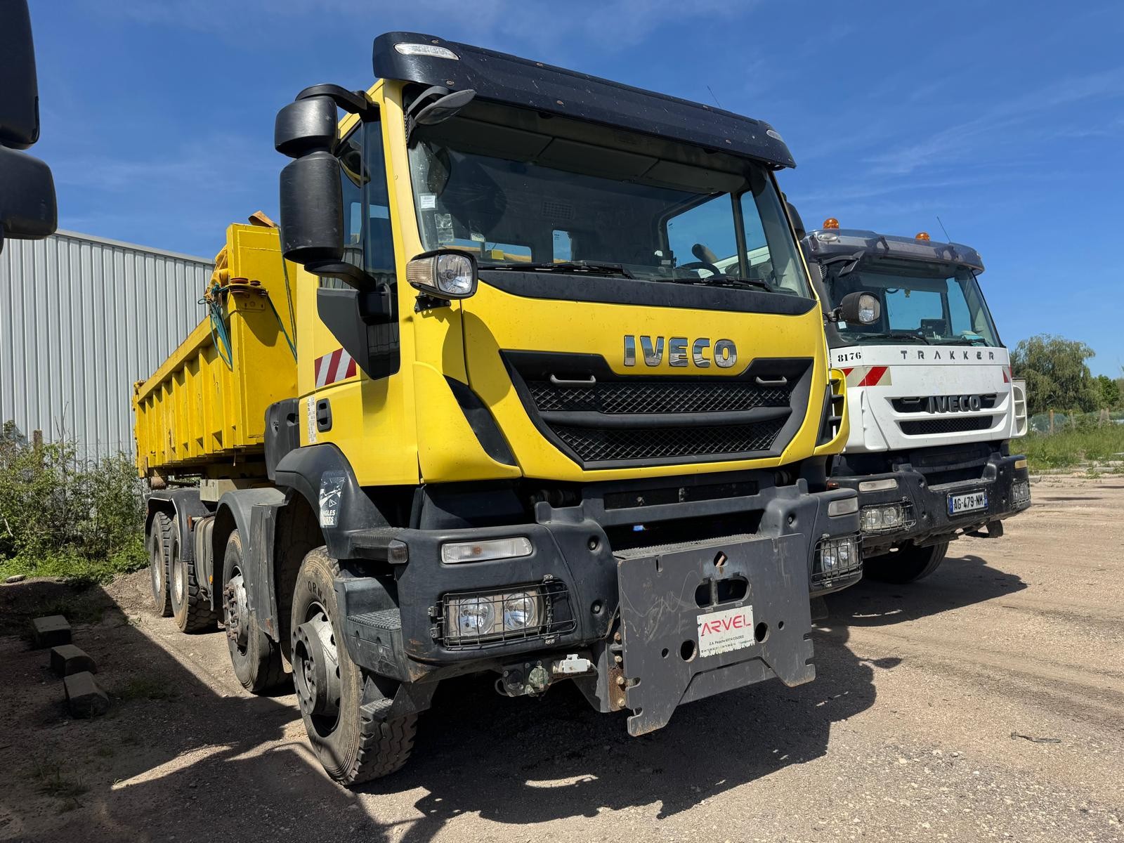 Vehicule IVECO AMPIROLL 8×4 Bras PALFINGER P24A Vendu avec Benne + Plateau