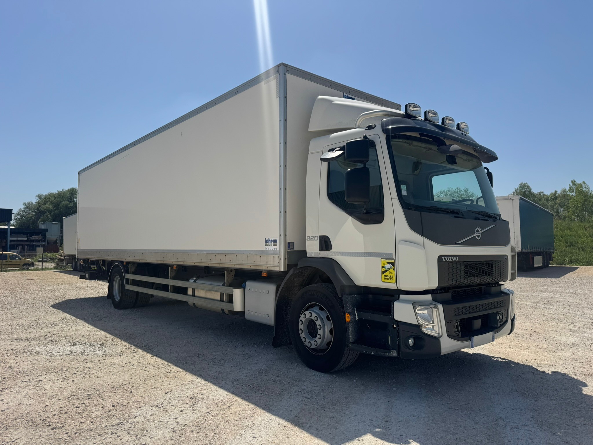 Vehicule VOLVO FE 320 Carrosserie LEBRUN Hayon DHOLLANDIA