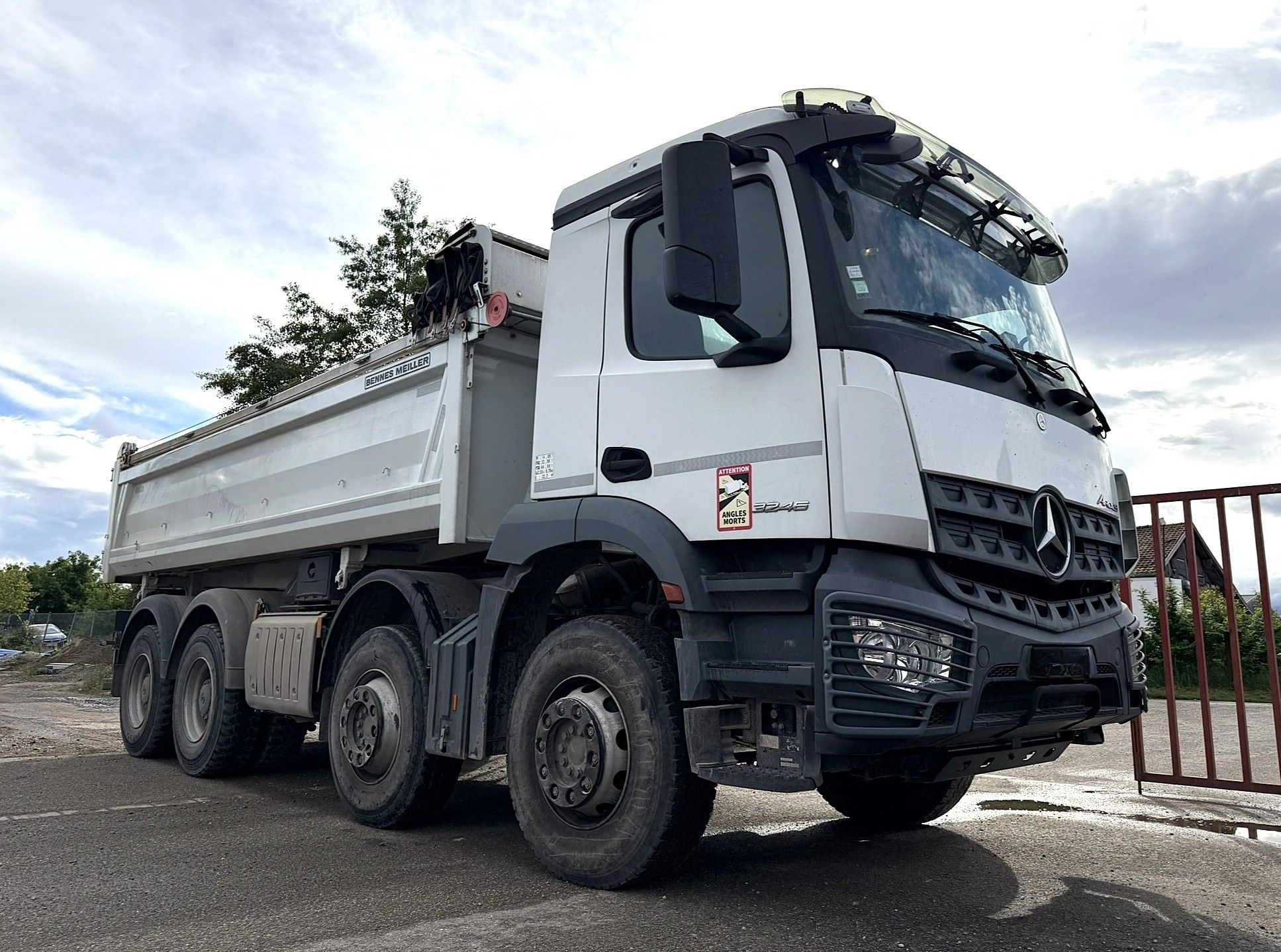 Vehicule CAMION MERCEDES AROCS 3246 BI-BENNE MEILLER