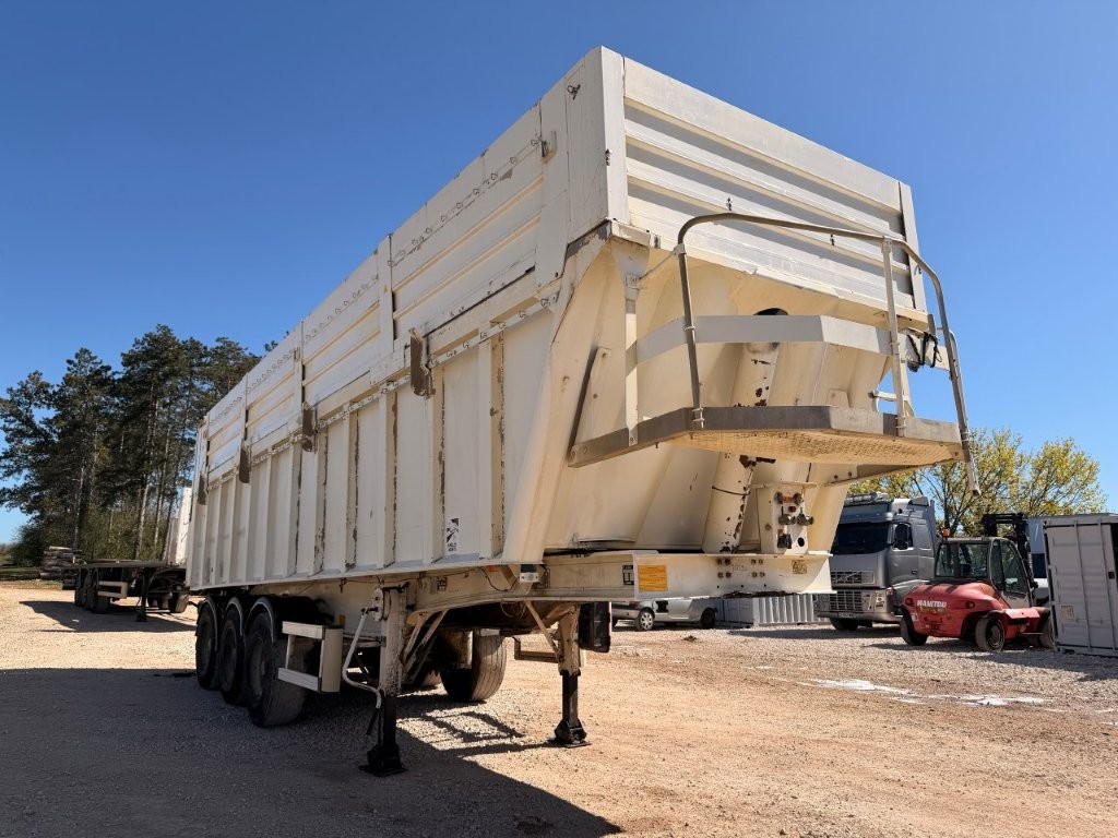 Vehicule SEMI REMORQUE BENNE TP BENALU AVEC REHAUSSE
