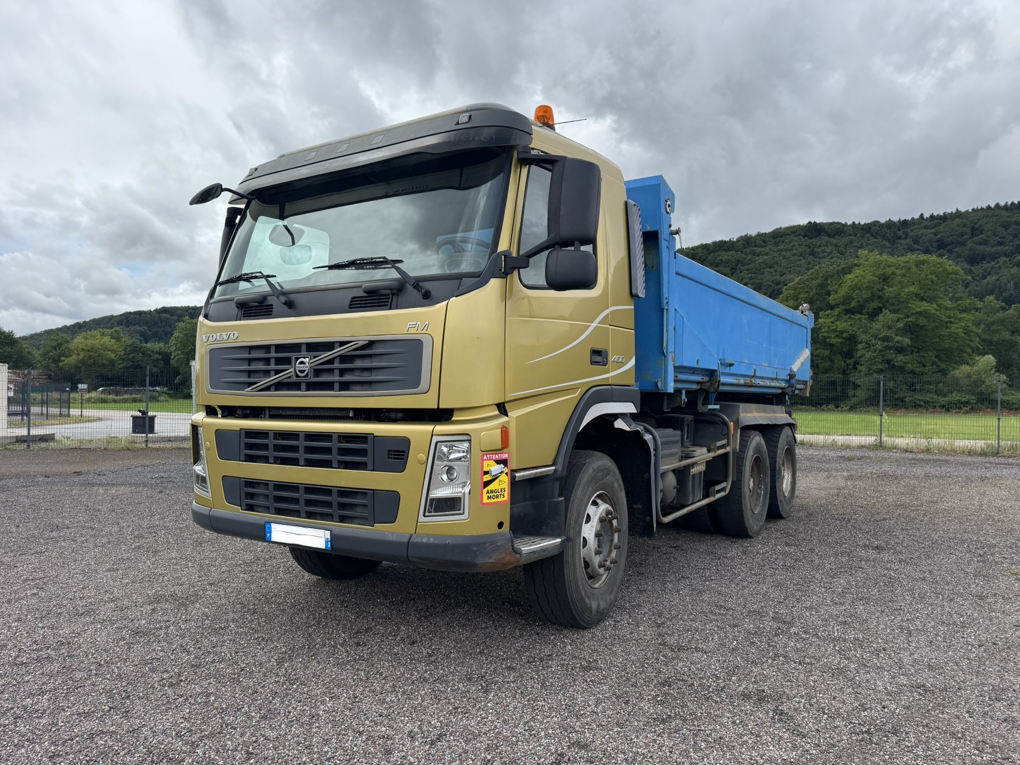 Vehicule Volvo 6×4 FM 400 Bi-Benne