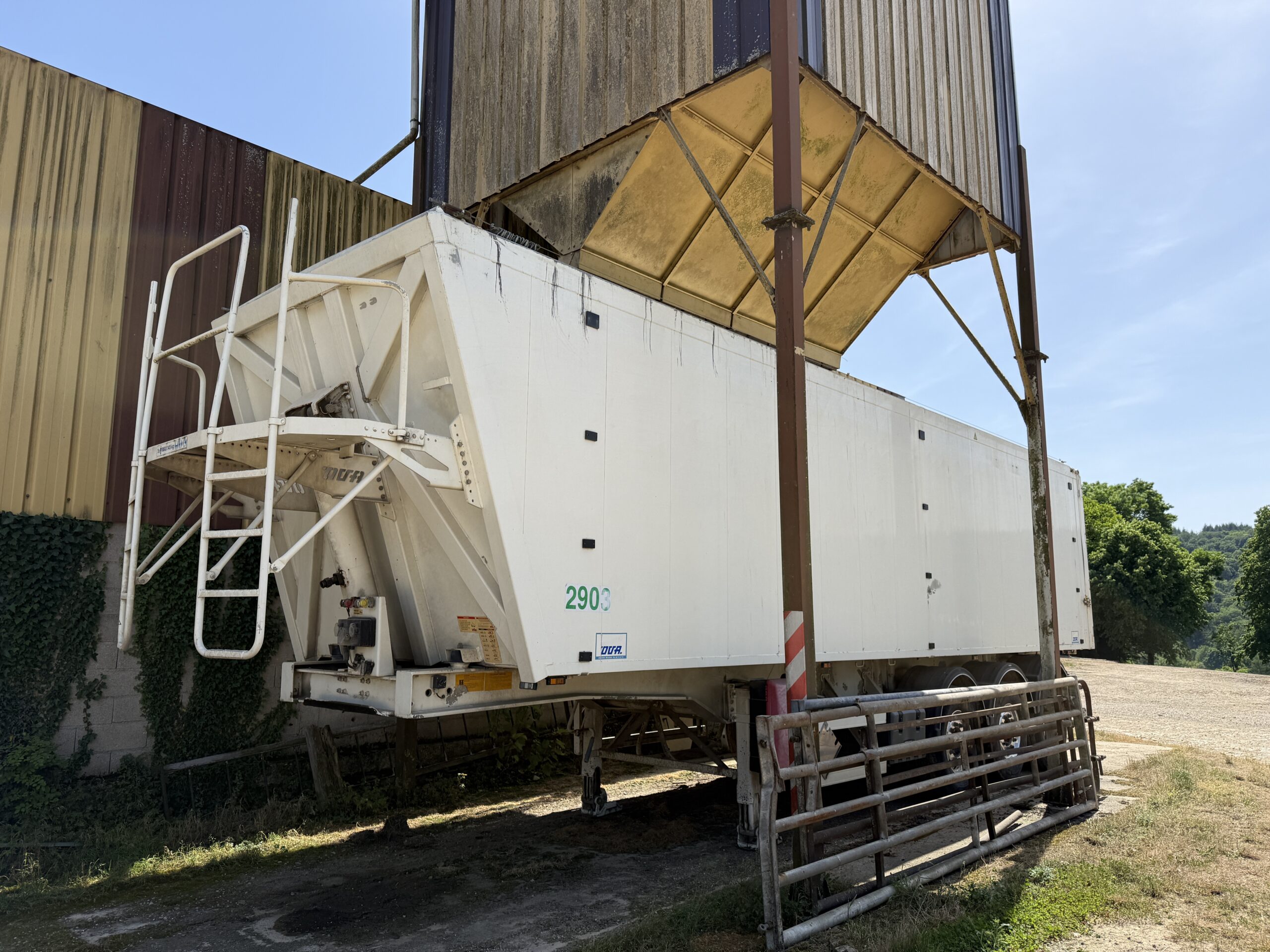 Vehicule SEMI-REMORQUE Benne Céréalière OVA 3 essieux 54m3