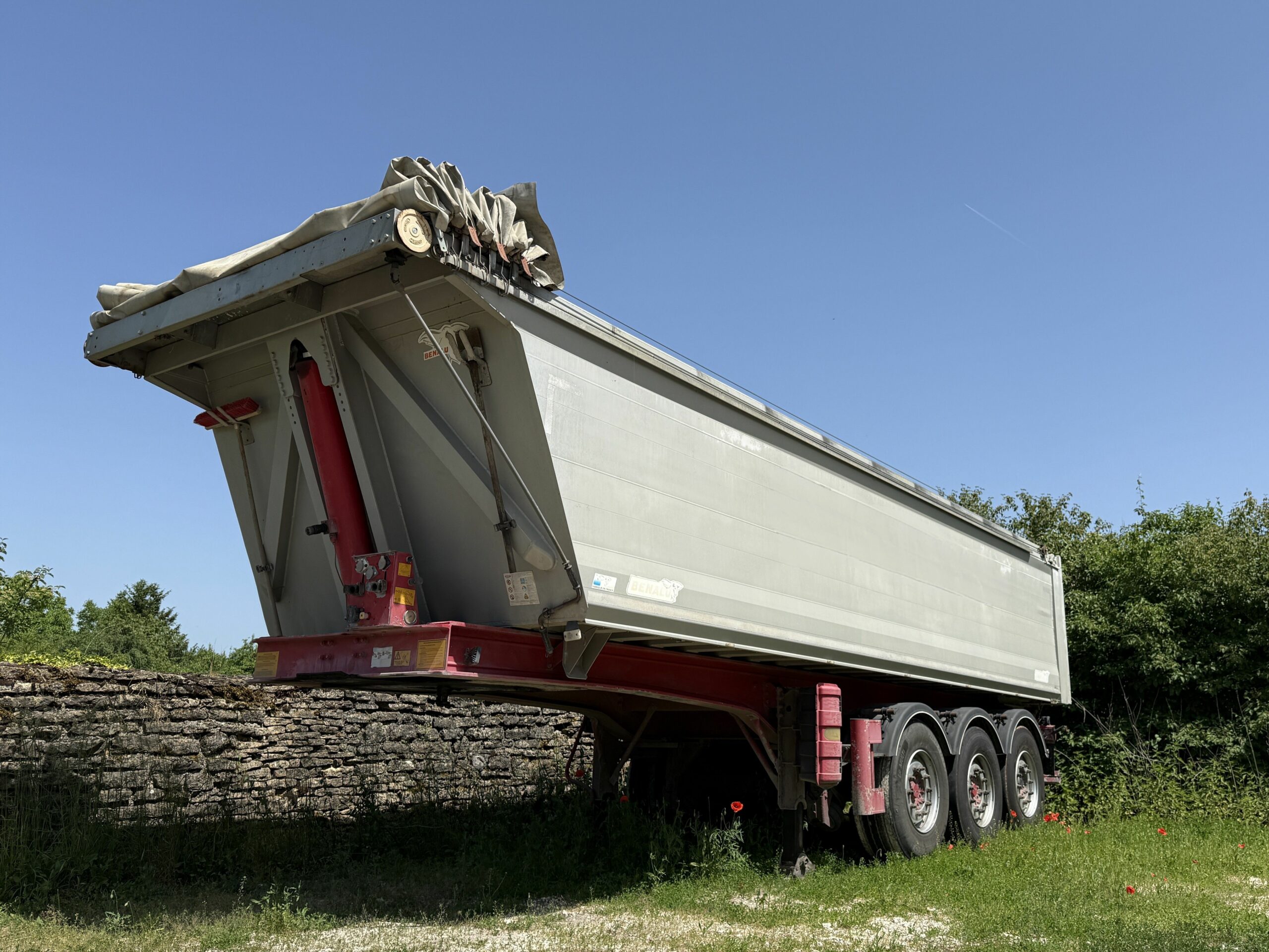 Vehicule SEMI-REMORQUE Benne TP Aluminium BENALU 3 essieux