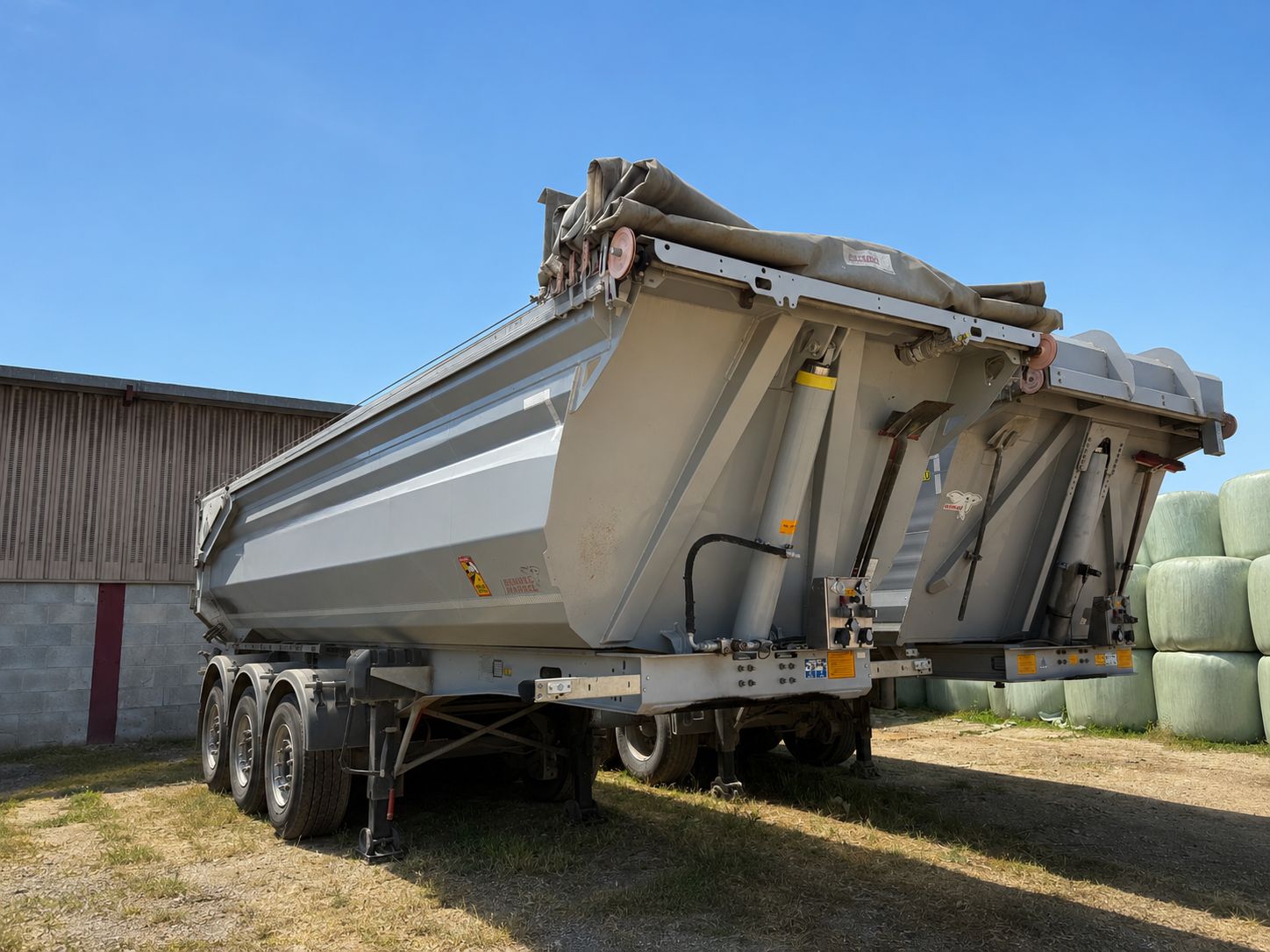 Vehicule SEMI-REMORQUE BENALU MARREL 3 essieux