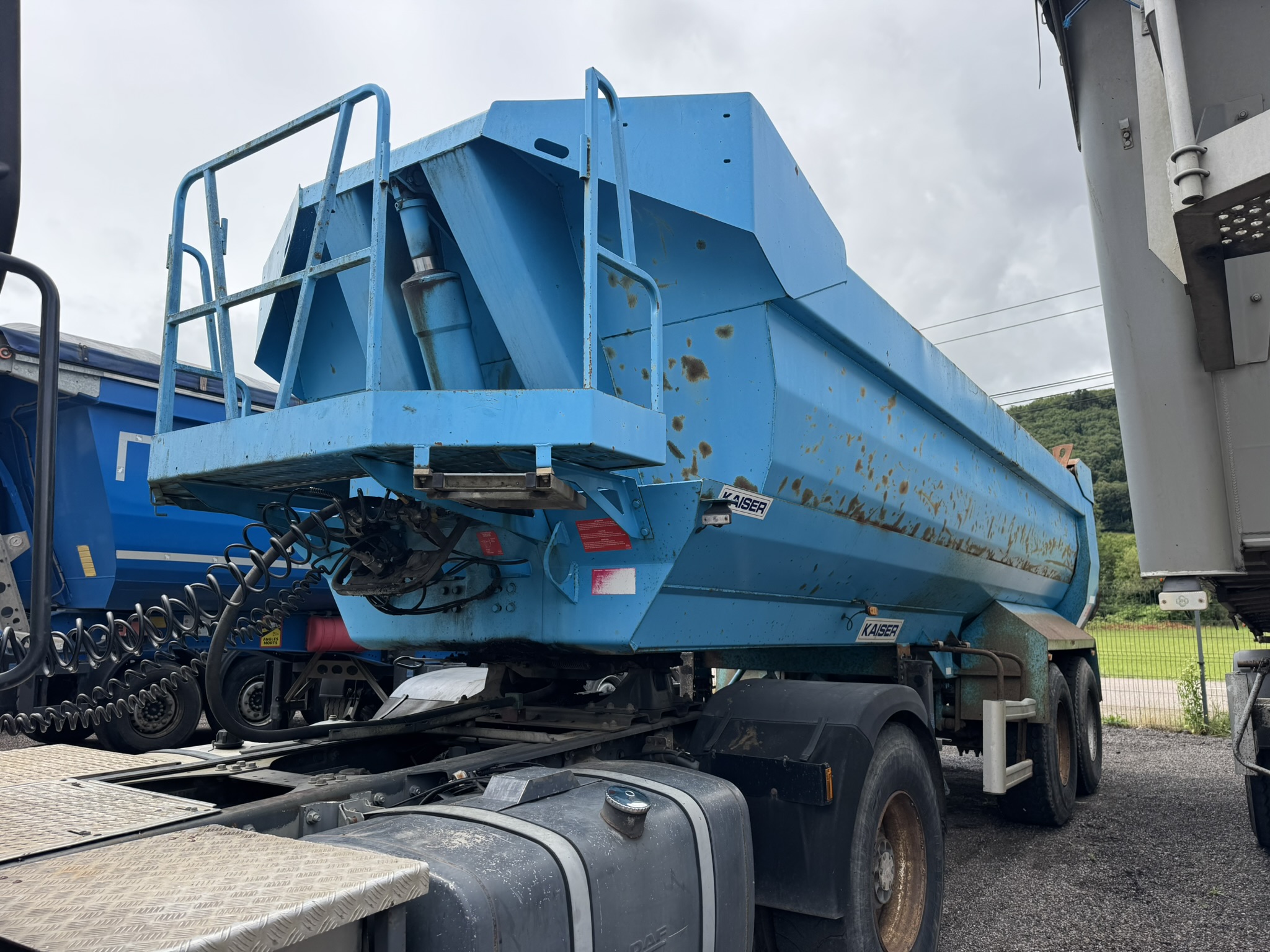 Vehicule Semi-remorque Benne KAISER 2 essieux