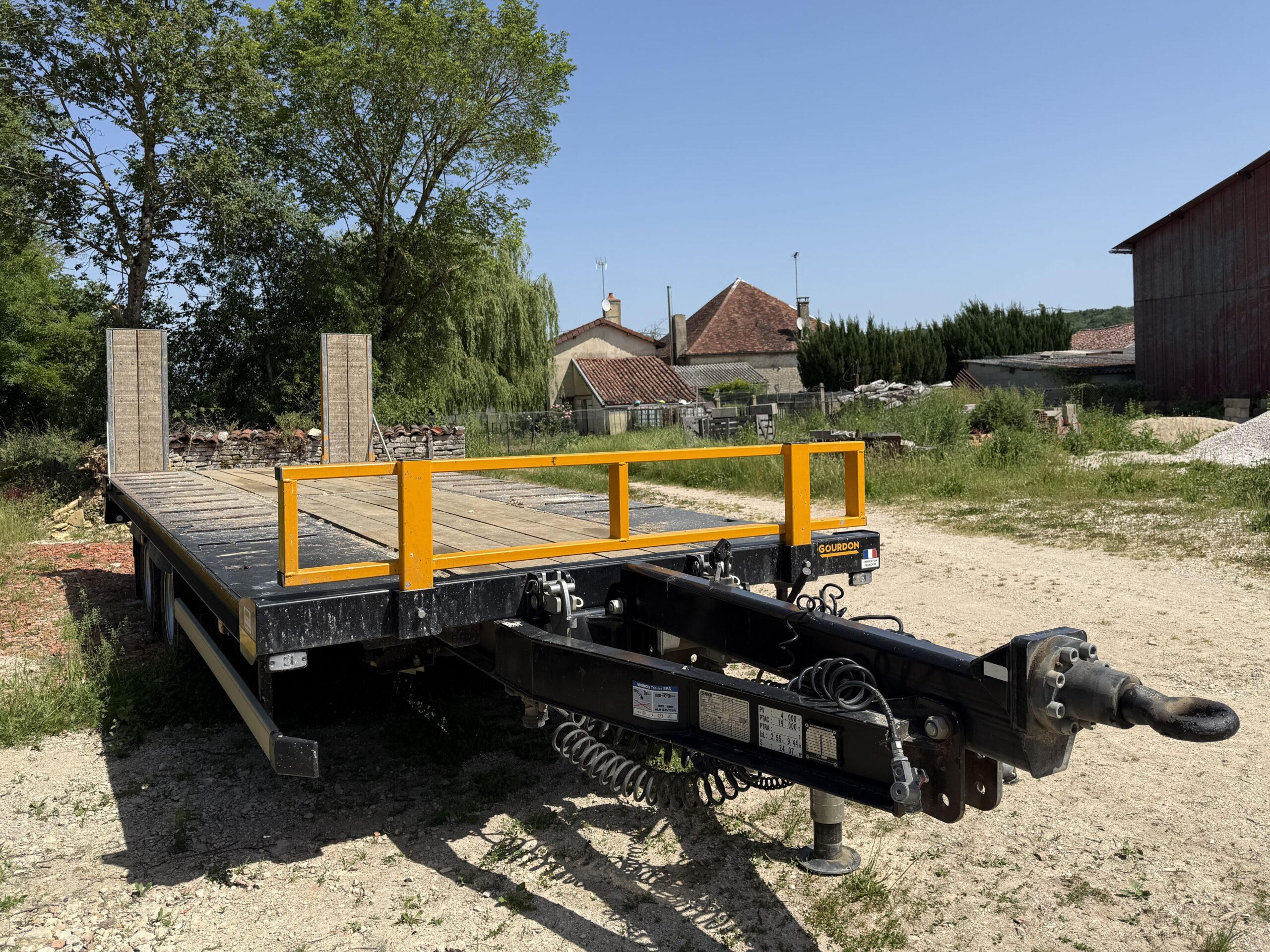 Vehicule REMORQUE PORTE ENGINS GOURDON 2 ESSIEUX BASCULANTE
