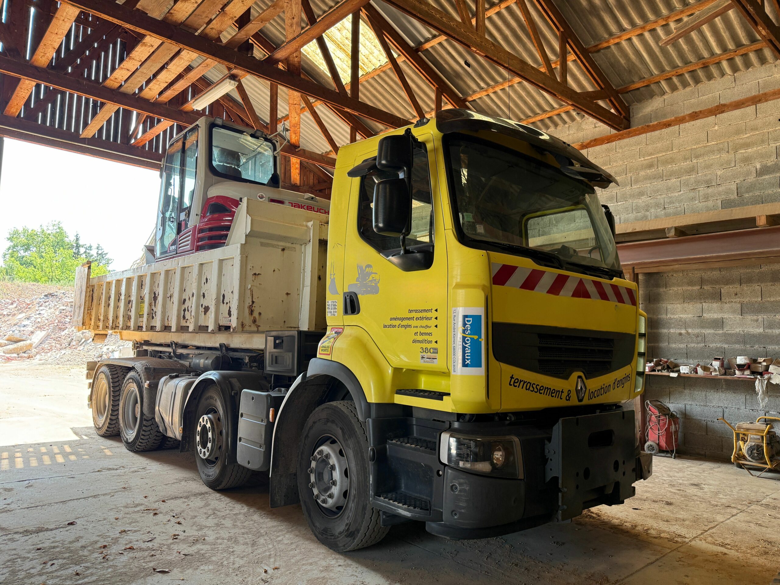 Vehicule RENAULT PREMIUM LANDER 380 8X4 BRAS GUIMA PALFINGER P20